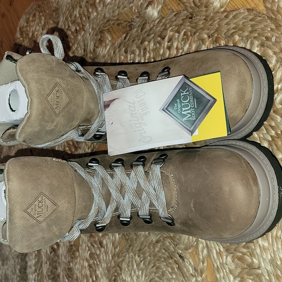 Liberty Alpine Lace Muck Boot - Picture 2 of 11